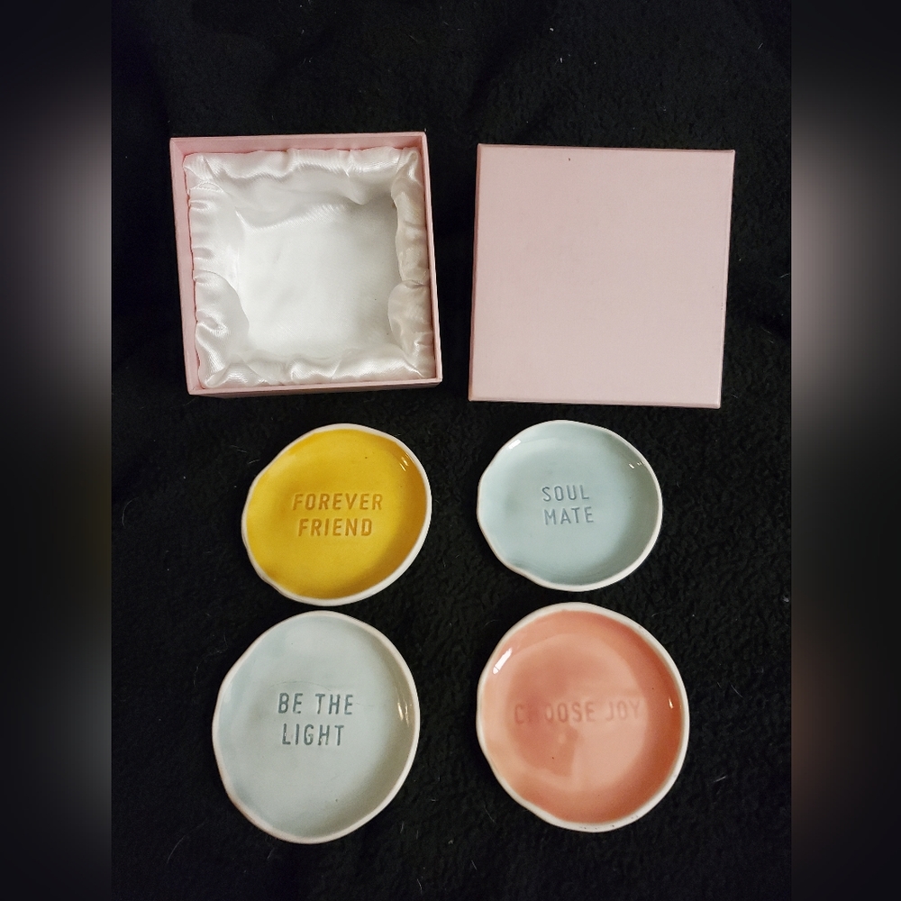 Fringe Studios Brand New in Box Small Fun Mini Dishes with box